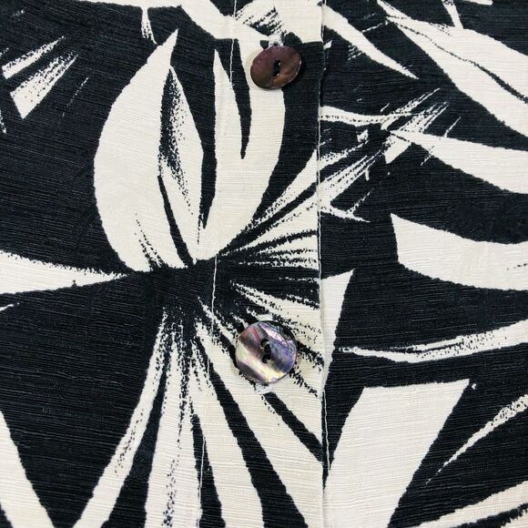 Chico's Design Womens Blouse Size 2 Black And White Leaf Design - Picture 8 of 10